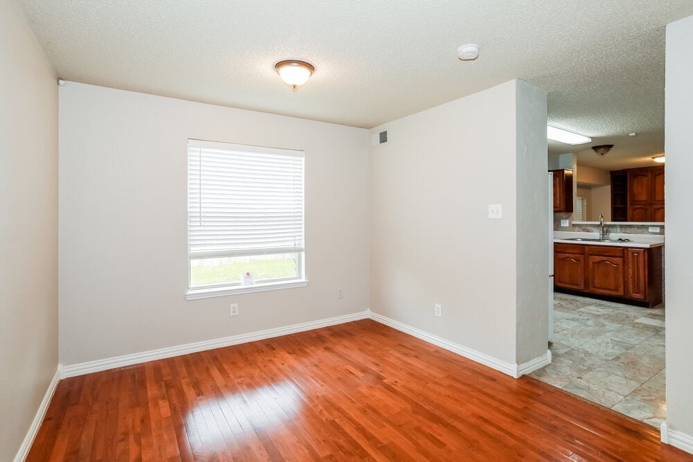 Building Photo - 1808 Rose Cir