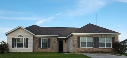 Building Photo - House in Whispering Pines