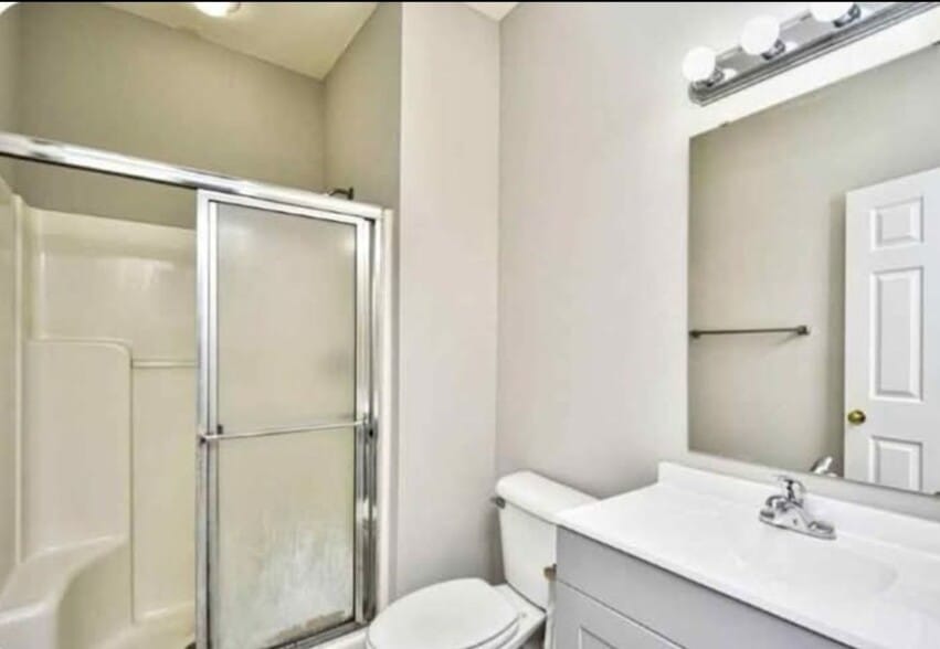 Building Photo - 498 River Oaks Dr