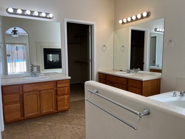 Building Photo - Very Nice 4-Bdrm Rancher in Meridian Ranch