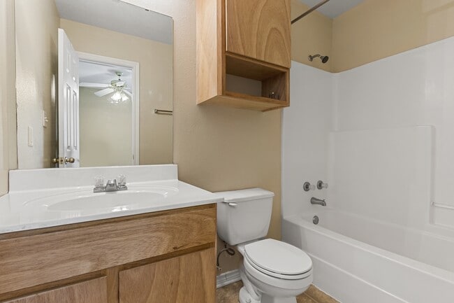 Building Photo - 912 Willow Pond St