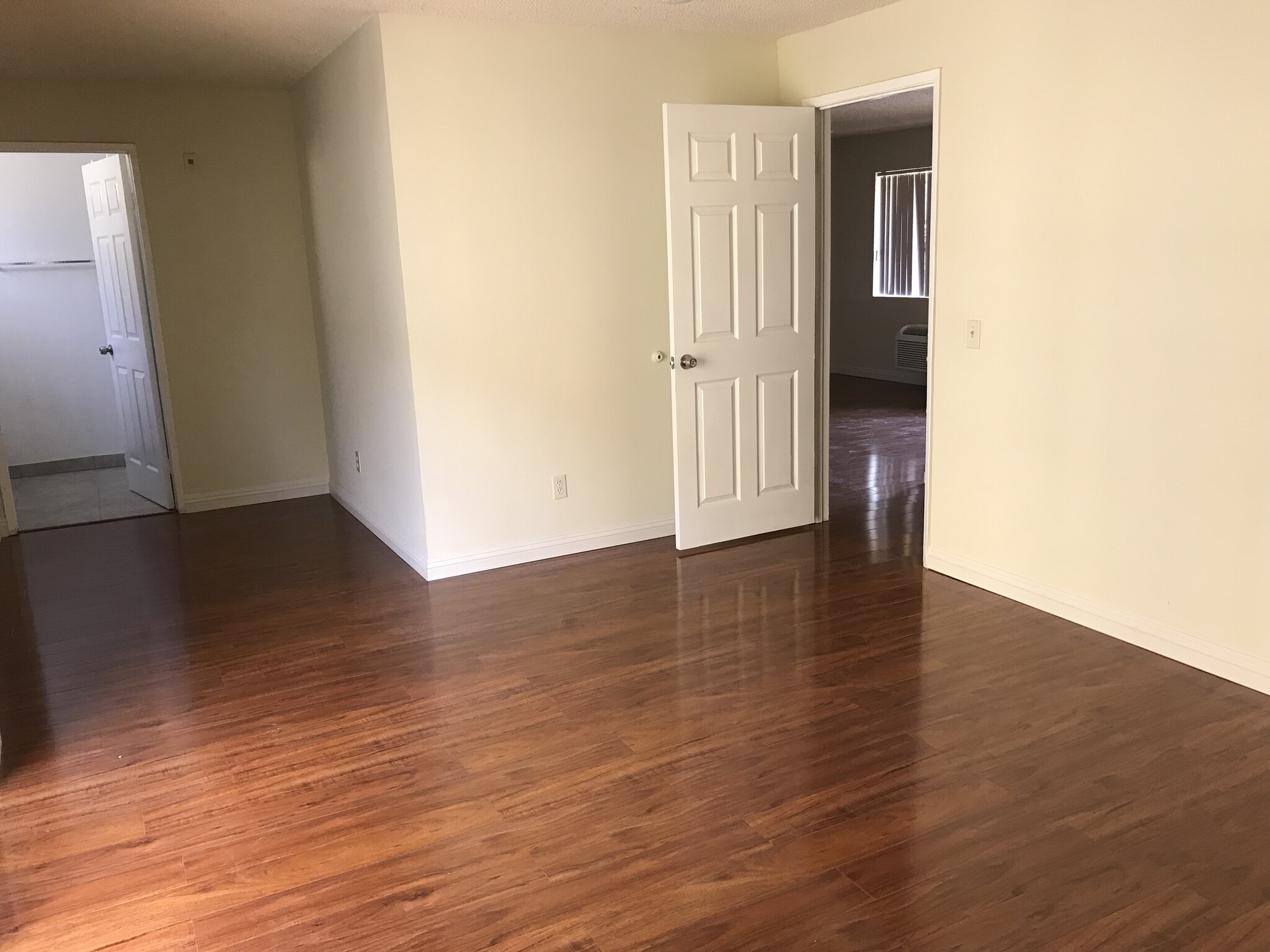 Building Photo - 1285 Vin Scully Ave