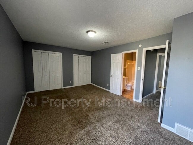 Building Photo - 5560 Blossom Ln