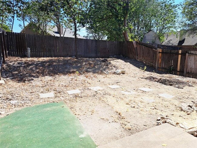 Building Photo - 9009 Sanger Dr