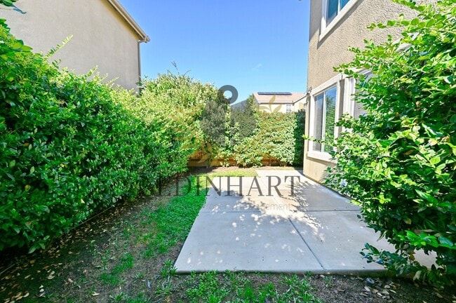 Building Photo - 3238 Lahar Ln