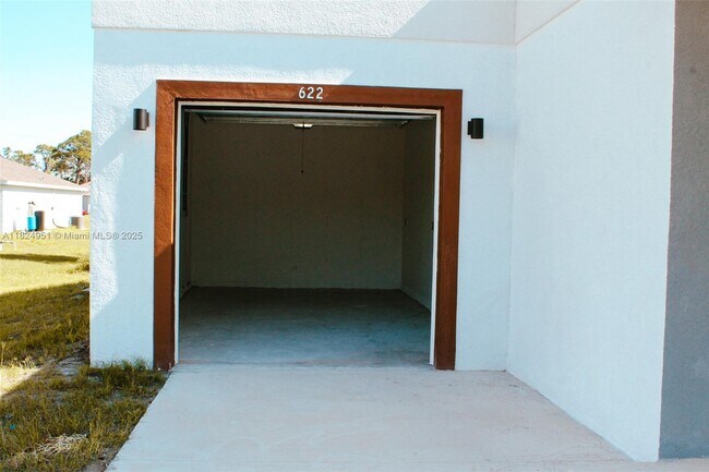 Building Photo - 622 Windermere Dr