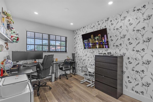 Building Photo - 5725 SW 132nd Ct