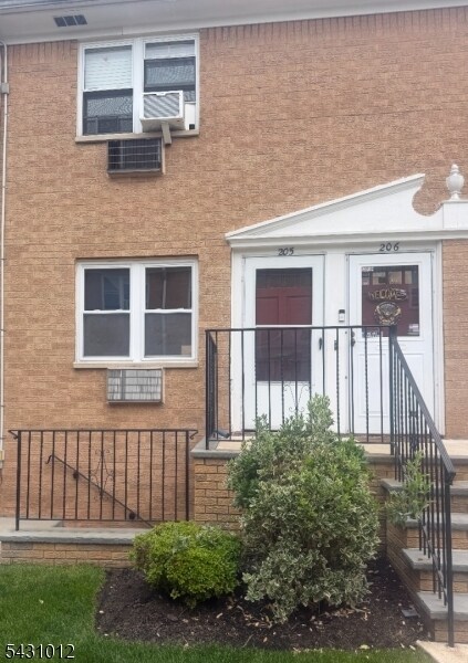 Building Photo - 725 Joralemon St
