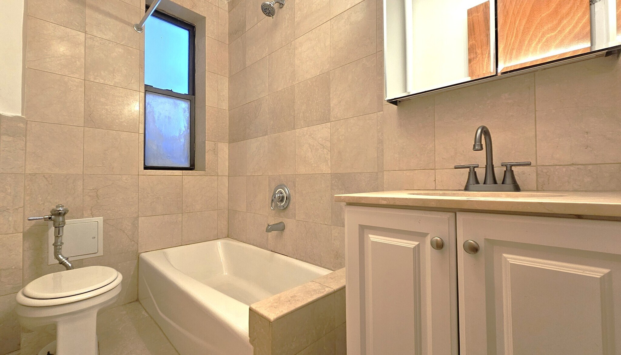 Building Photo - 282 Cabrini Blvd