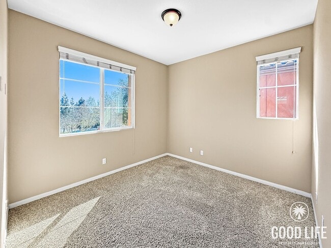 Building Photo - Stunning 4B/3BA house in San Elijo Hills!