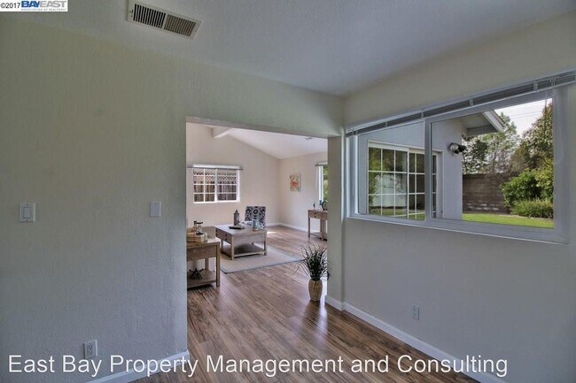 Building Photo - 4 br, 2 bath House - 4945 Windermere Dr.