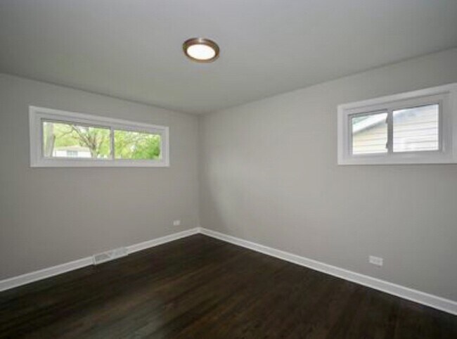 Building Photo - 355 N 2nd Ave