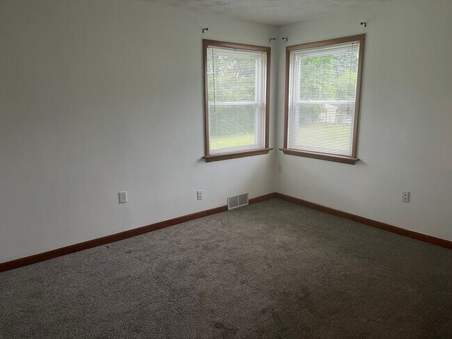 Building Photo - APPLICATION FEES WAIVED, THIS WEEKEND ONLY 3-13-3-15-2026