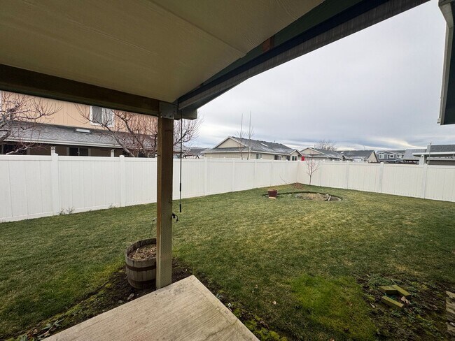 Building Photo - 509 Chelan Ave