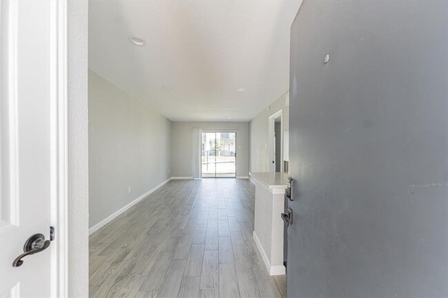 Building Photo - 13151 Walden Rd