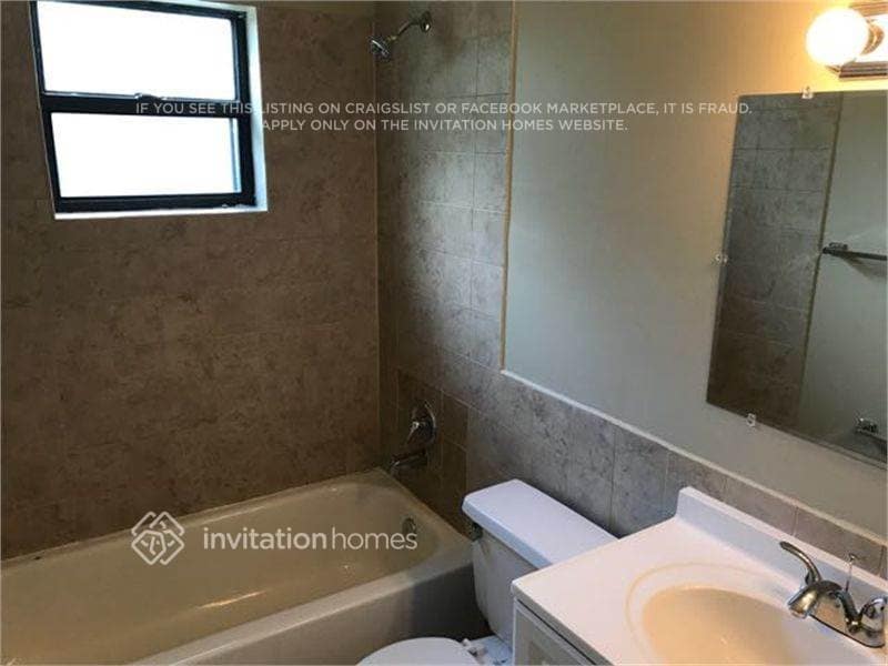 Building Photo - 5994 Ithaca Cir W