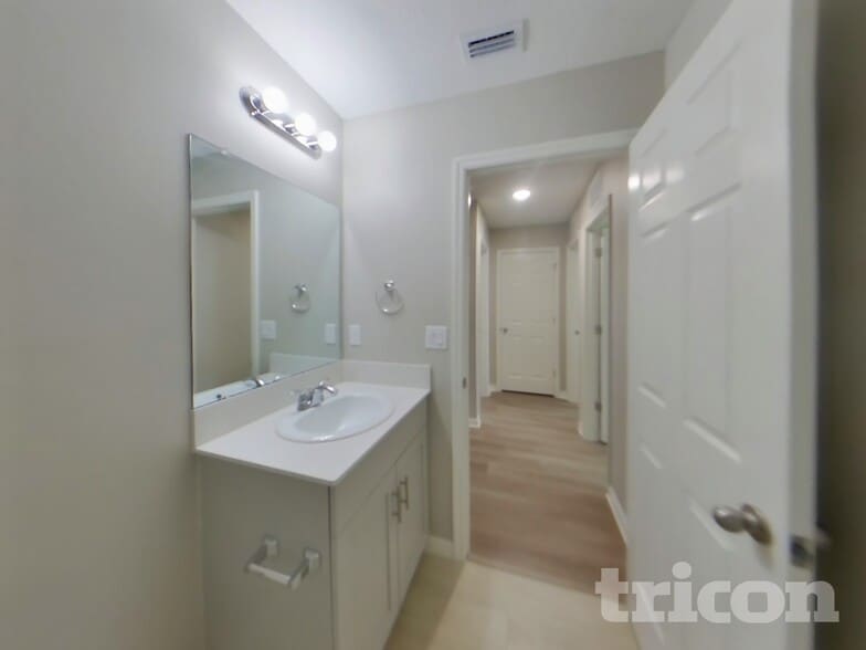 Building Photo - 5475 Summer Sunset Dr