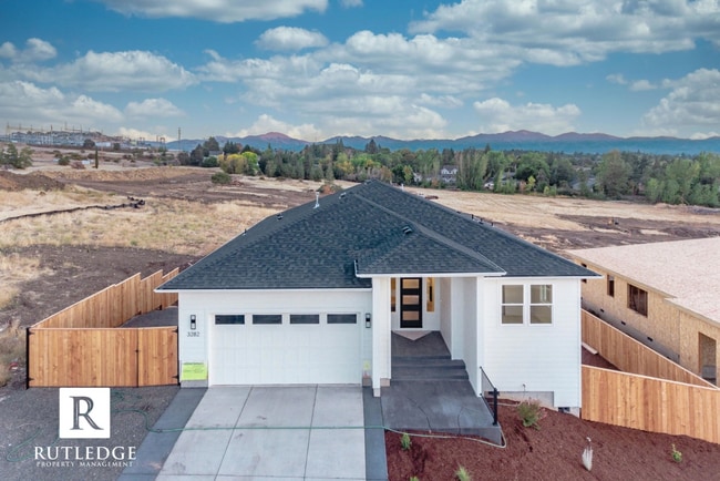 Primary Photo - East Medford Cedar Links Living