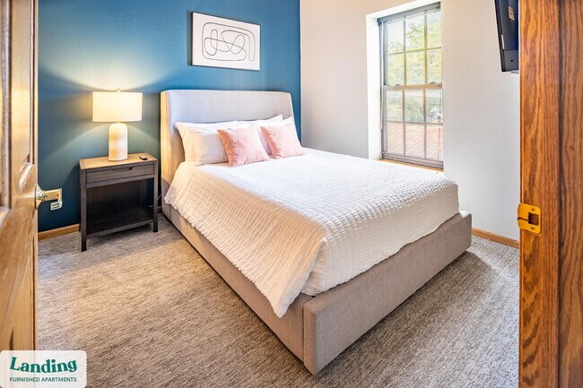 Building Photo - 200 Seneca St