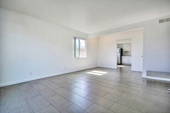 Building Photo - 6694 Del Playa Dr