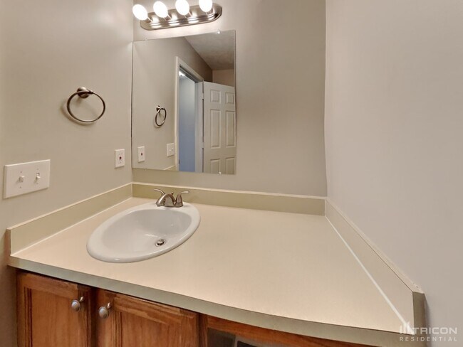 Building Photo - 1607 Blankenship Dr