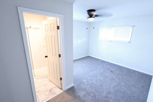 Building Photo - 894 Sutherland Ave