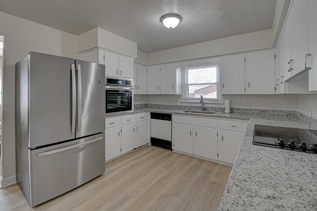 Building Photo - 1465 Brookwood Dr