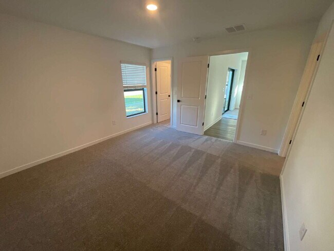 Building Photo - 1270 Ahoy Ave