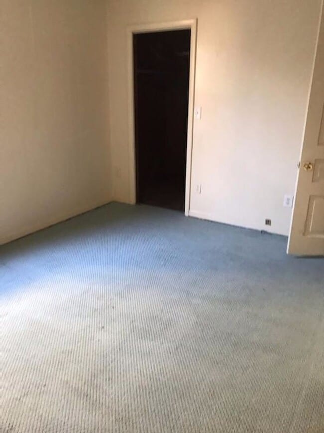 Building Photo - 3 bedrooms 2 full baths