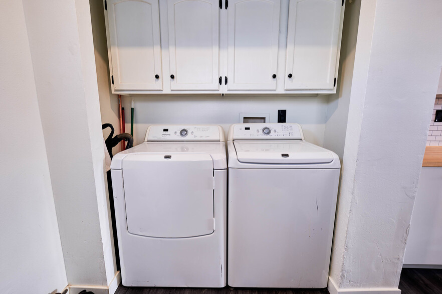 In unit washer and dryer in the mudroom - 818 E Las Animas St