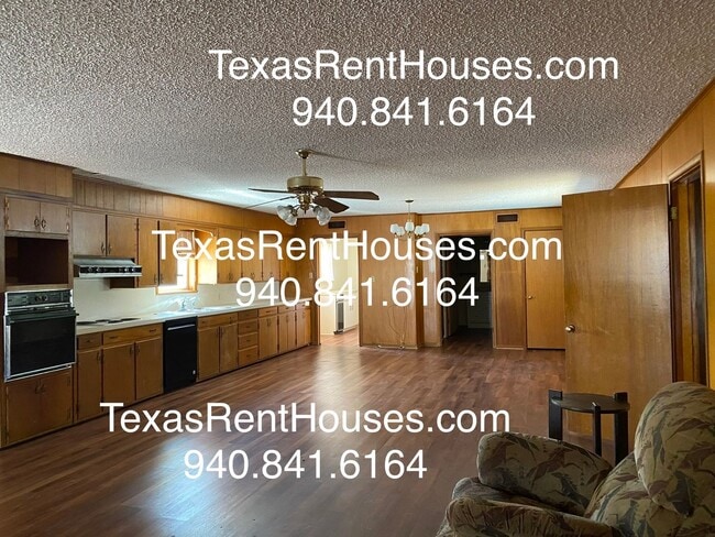 Building Photo - Small Town Life in Historic Throckmorton, Texas