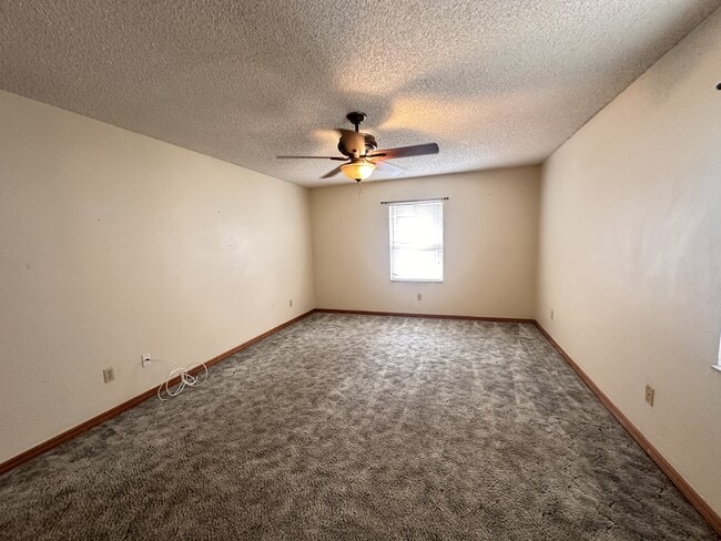 Building Photo - 13502 SW 43rd Cir