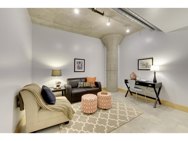 Building Photo - 525 N 3rd St