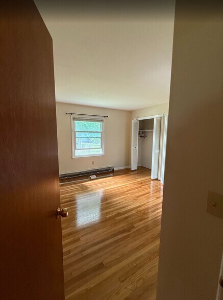 Master Bedroom - 39 Baylis St
