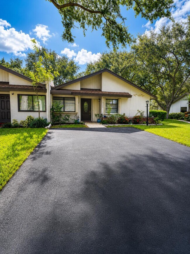 Building Photo - 4086 Palm Forest Dr S
