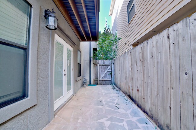 Building Photo - 2410 Dorrington St