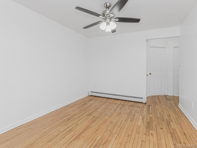 Building Photo - 724 E 223rd St