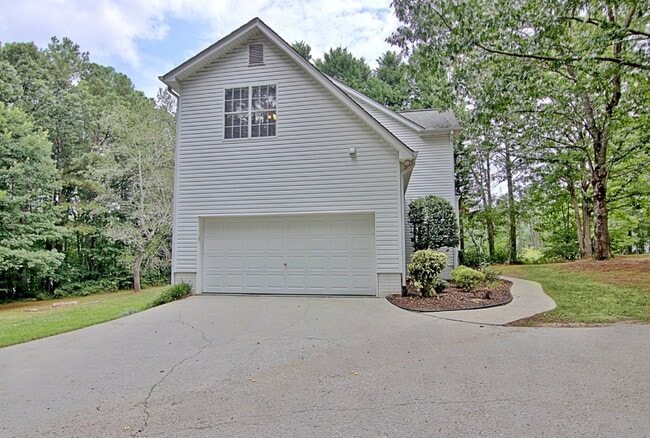 Building Photo - 49 Montrose Ln