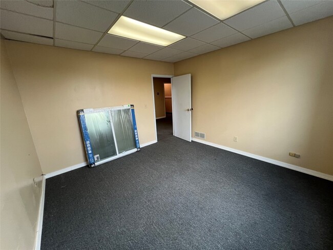 Building Photo - 130 W Main St