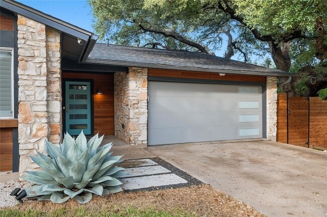 Building Photo - 1104 Durham Dr