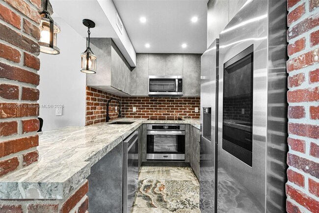 Building Photo - 1000 West Ave