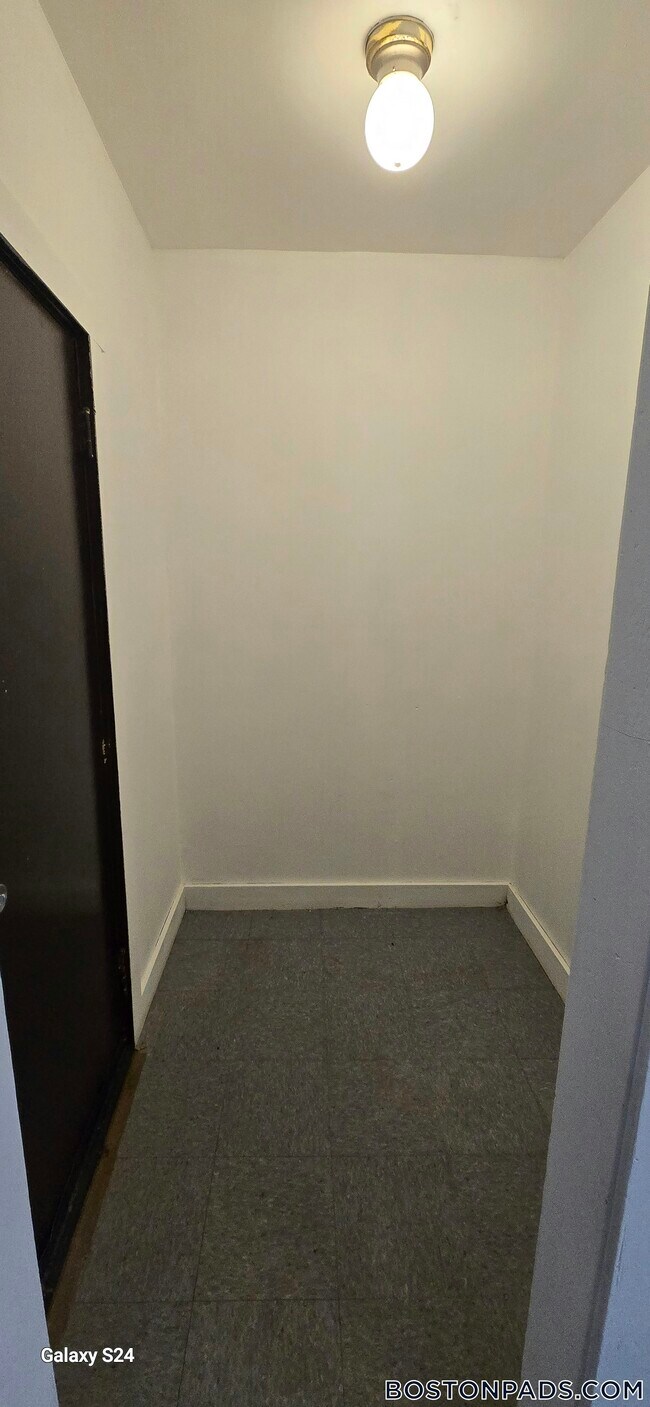 Building Photo - 125 Capen St