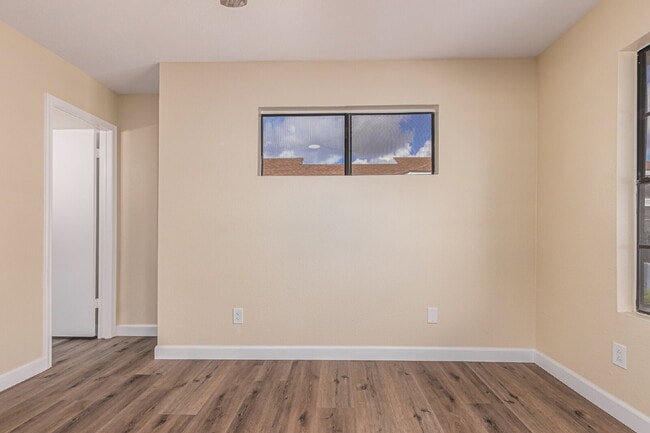 Building Photo - Ready for IMMEDIATE MOVE IN!