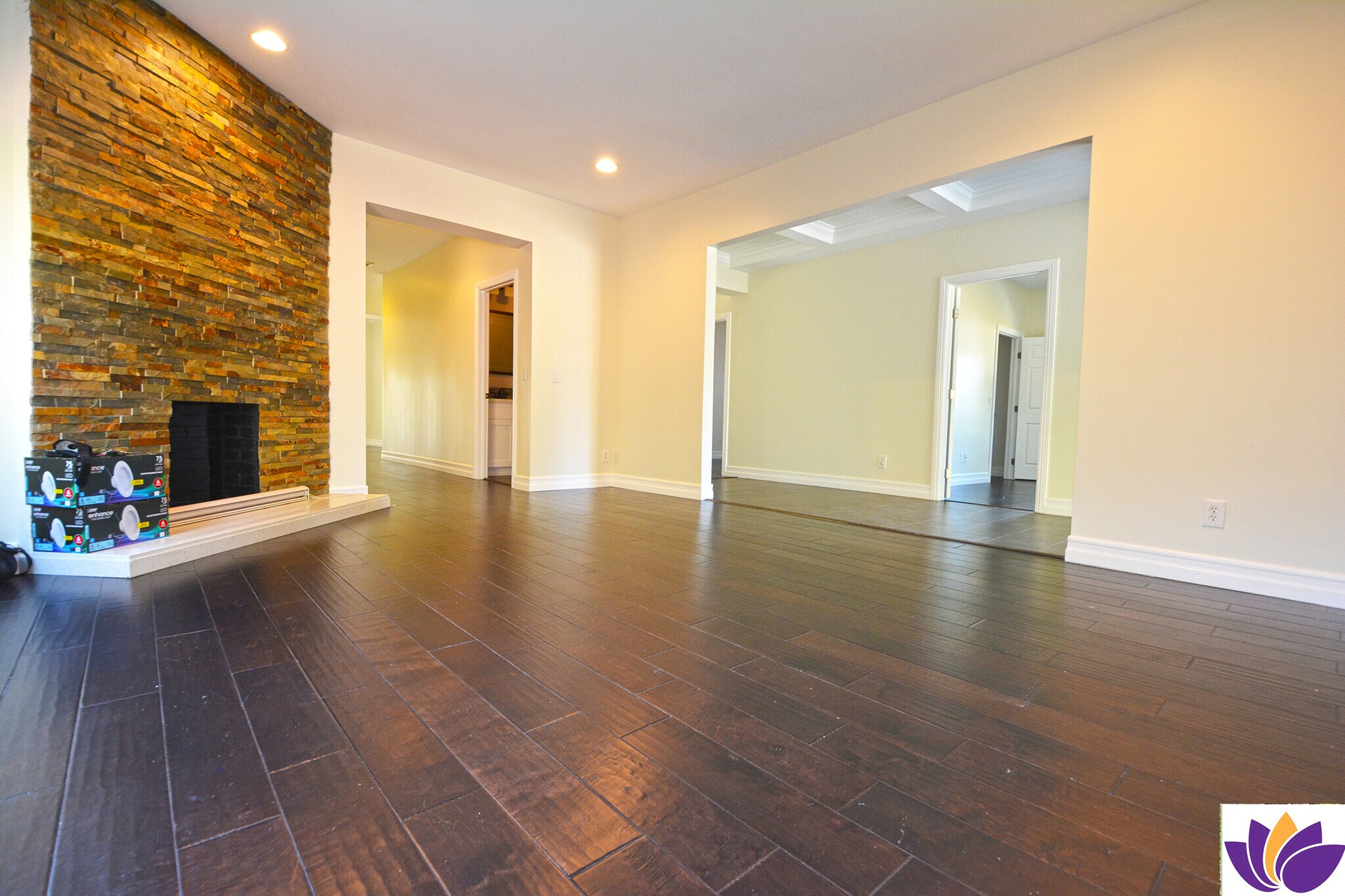Building Photo - 1093 Avoca Ave