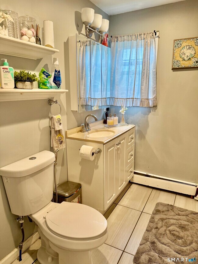 Building Photo - 15 Edwards St