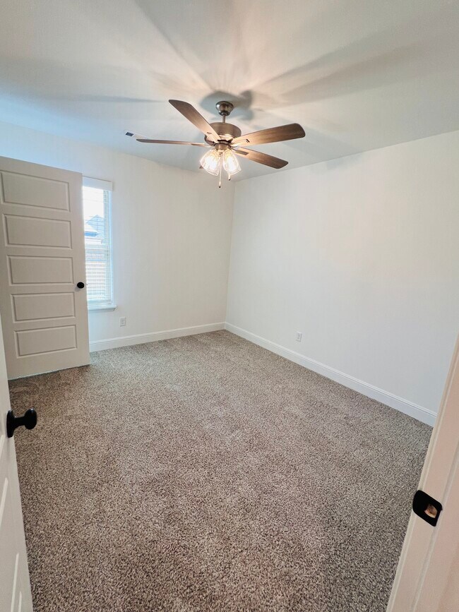 Building Photo - 2091 Bluestem Dr