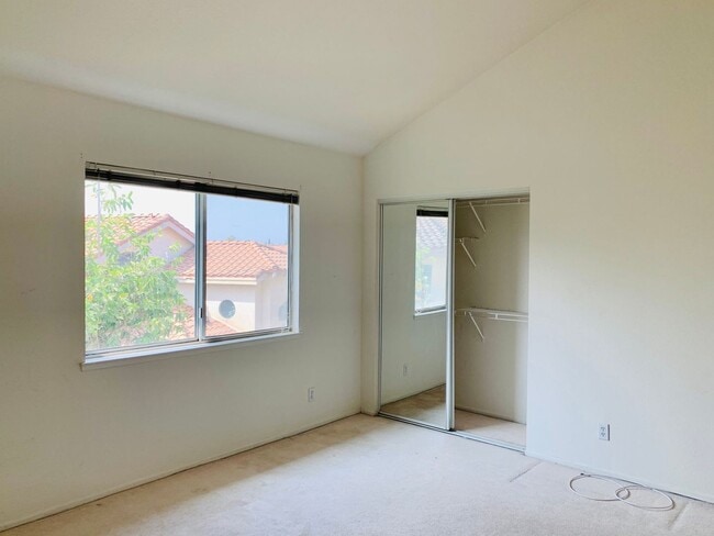 Building Photo - Beautiful 3 Bedrooms, 2.5 Baths Home with 3 Garage in Gated West Covina Community