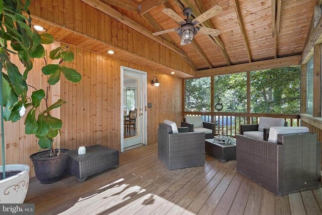 Building Photo - 9123 Cherrytree Dr