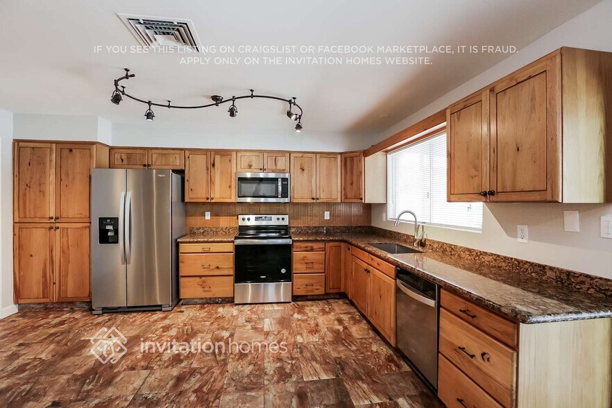 Building Photo - 1756 N Cholla St