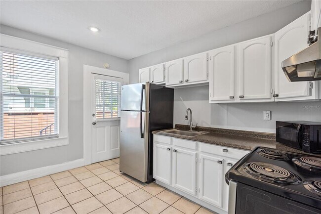 Building Photo - 3107 S Esperanza Ave